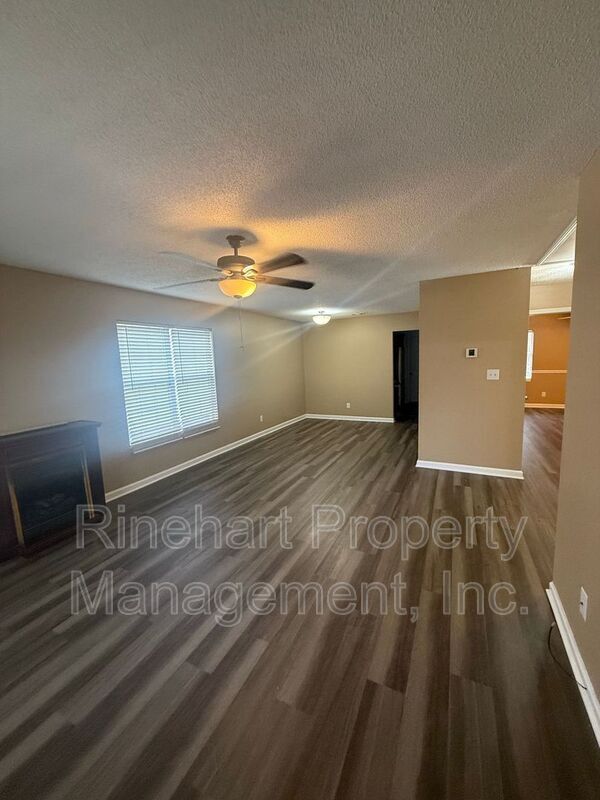 Foto del edificio - 1105 Cherry Meadow Ln