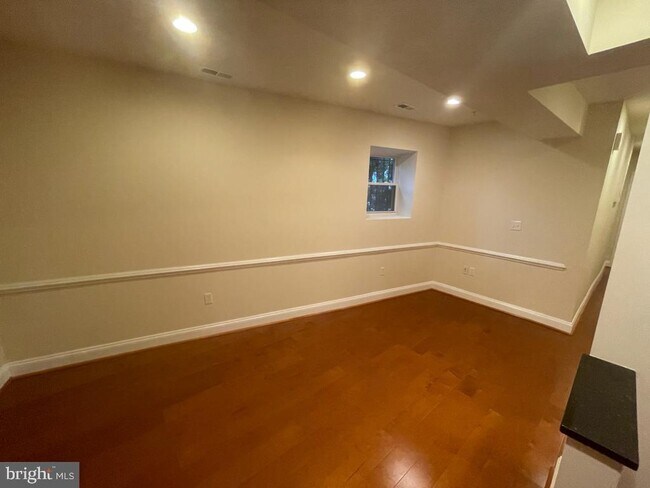 Foto del edificio - 1033 Park Rd NW