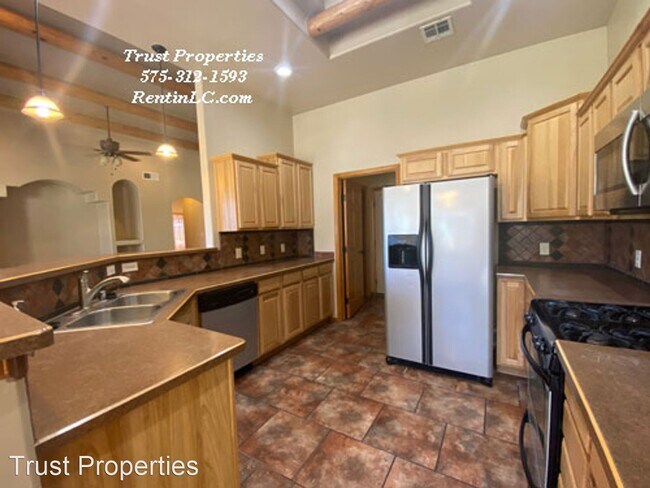 Building Photo - 3 br, 2 bath House - 943 Flora Vista