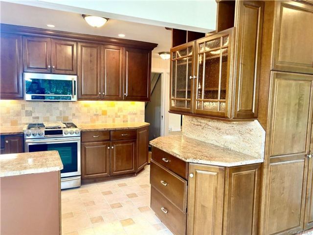 Foto principal - 308 Lakes Rd