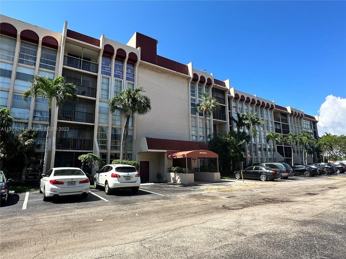 2001 Atlantic Shores Blvd Unit 120, Hallandale Beach, FL 33009 Condo