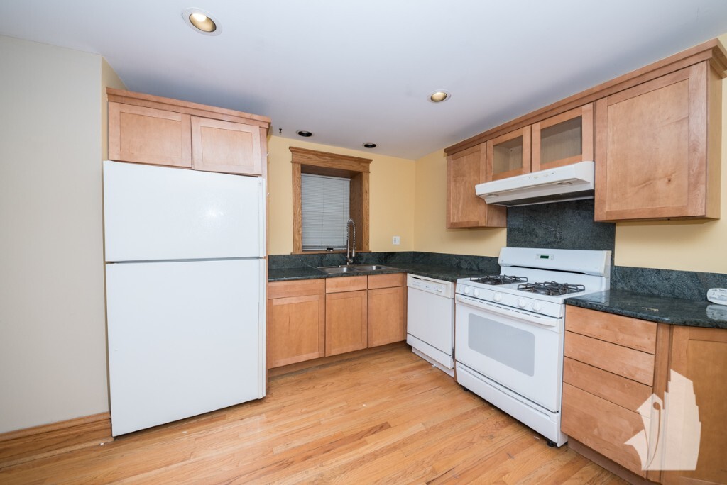 Primary Photo - 2601 W Wrightwood Ave