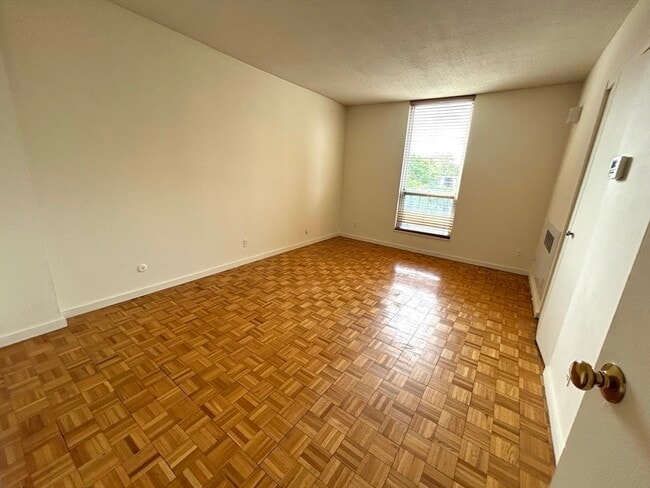 Foto del edificio - 33 Pond Ave