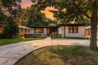Building Photo - 7219 E Mockingbird Ln