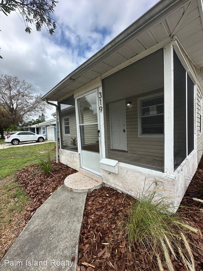 Building Photo - 3 br, 1 bath House - 319 80th Ave NE
