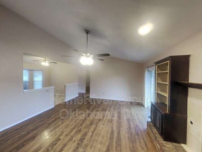 Building Photo - 2716 Creekview Terrace