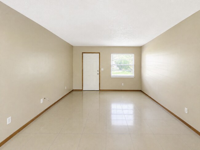 Foto del edificio - 7496 Necia Dr S