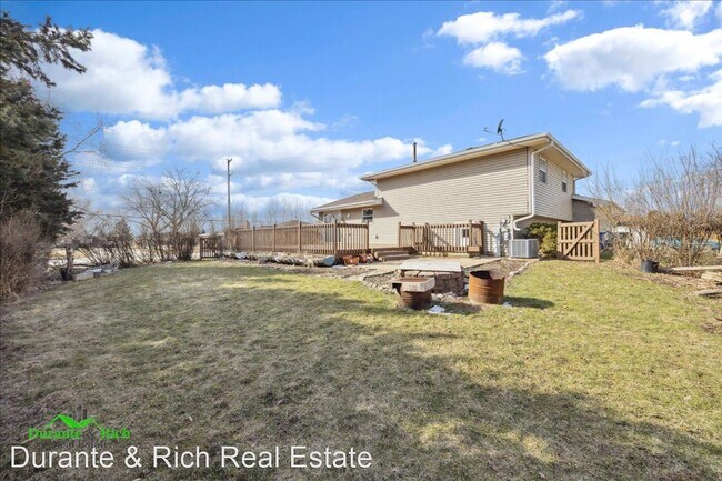 Foto del edificio - 3 br, 1.5 bath House - 3903 N. Galesburg Ave