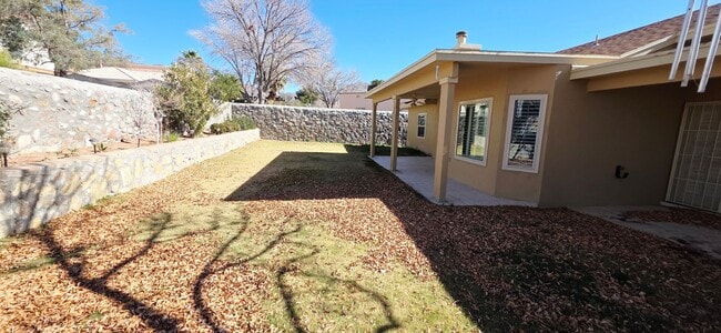 Building Photo - Stunning 3 bedroom, 2 bath home in West El Paso!