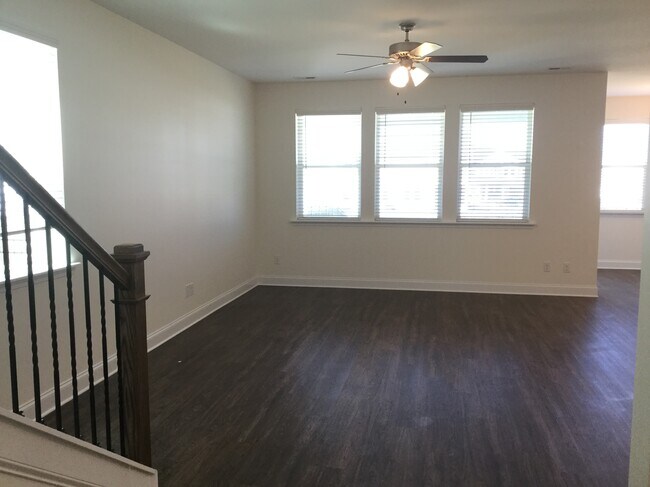 Building Photo - 104 Samara Lane