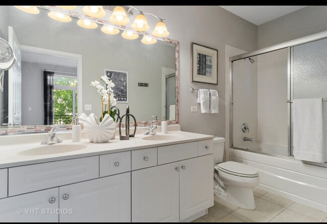 Building Photo - 1421 S Halsted St