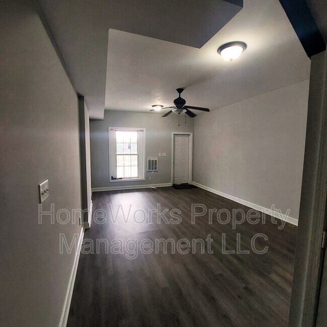 Building Photo - 1639 N Warwick Ave