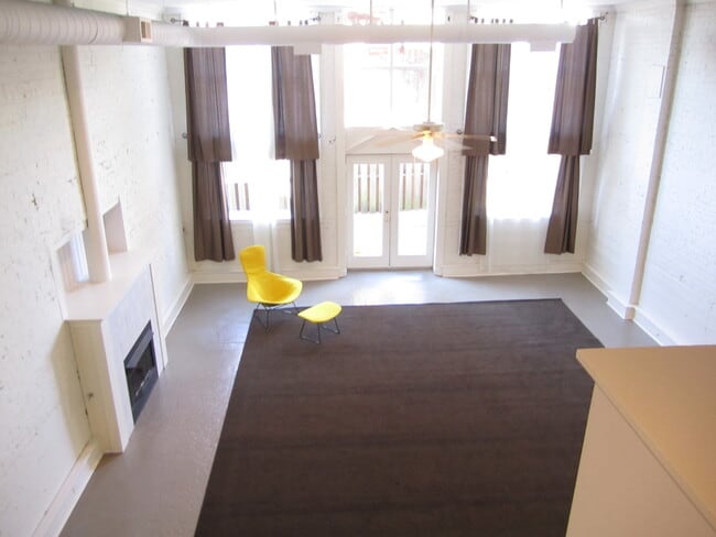 Living Area - 505 S Main St