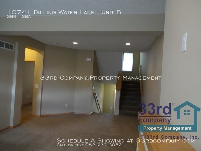 Building Photo - Tri-Level townhome in Dancing Waters of Wo...