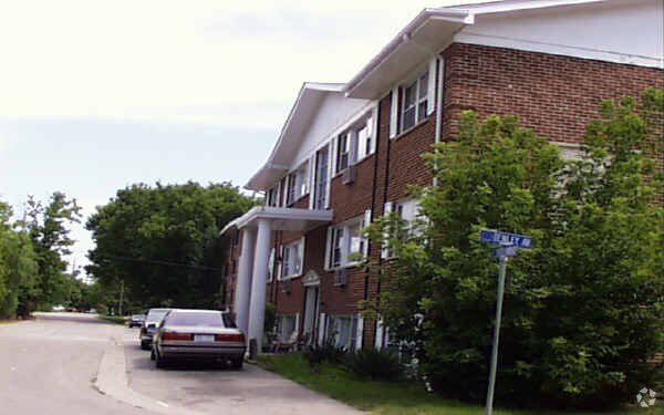 Foto del edificio - 10145 Hartford Ct