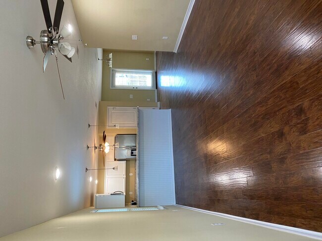 Building Photo - 501 Eisenhower Dr