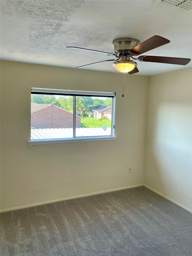 Foto del edificio - 7051 Chasewood Dr