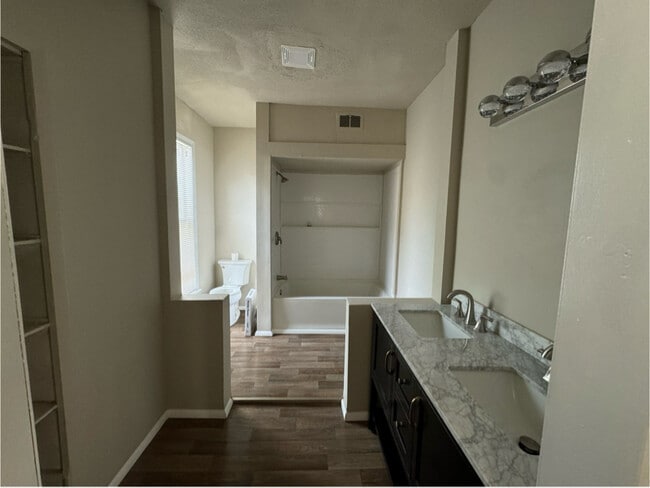 Building Photo - 12 S Wade Ave