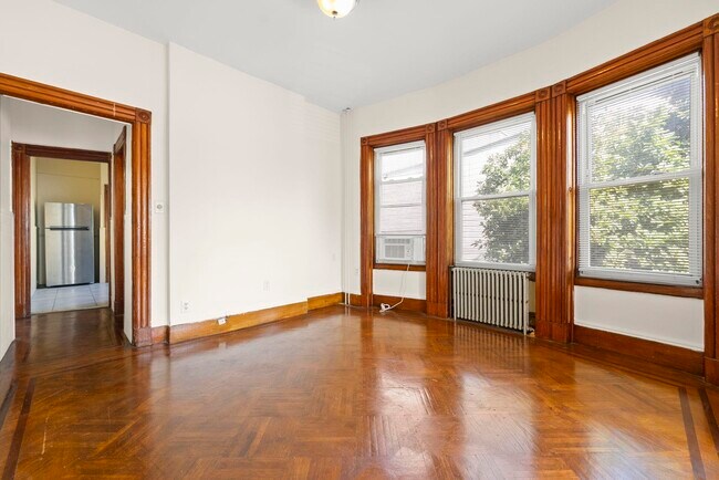 Foto del edificio - 32 Pearsall Ave
