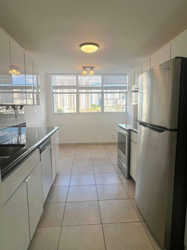 Foto del edificio - 100 Golden Isles Dr