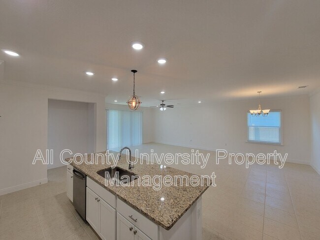 Foto del edificio - 24361 Northwest 13th Blvd