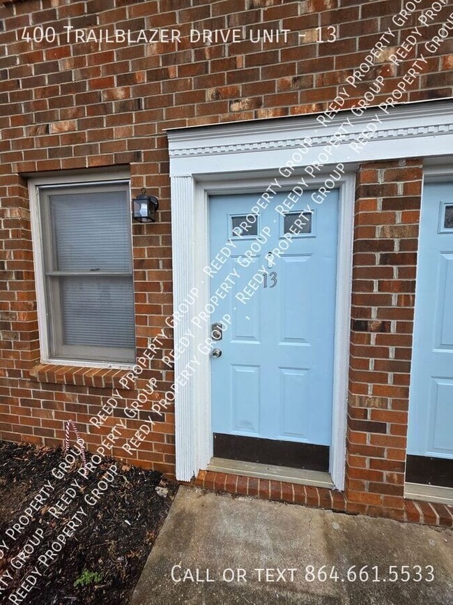 Foto del edificio - 400 Trailblazer Dr