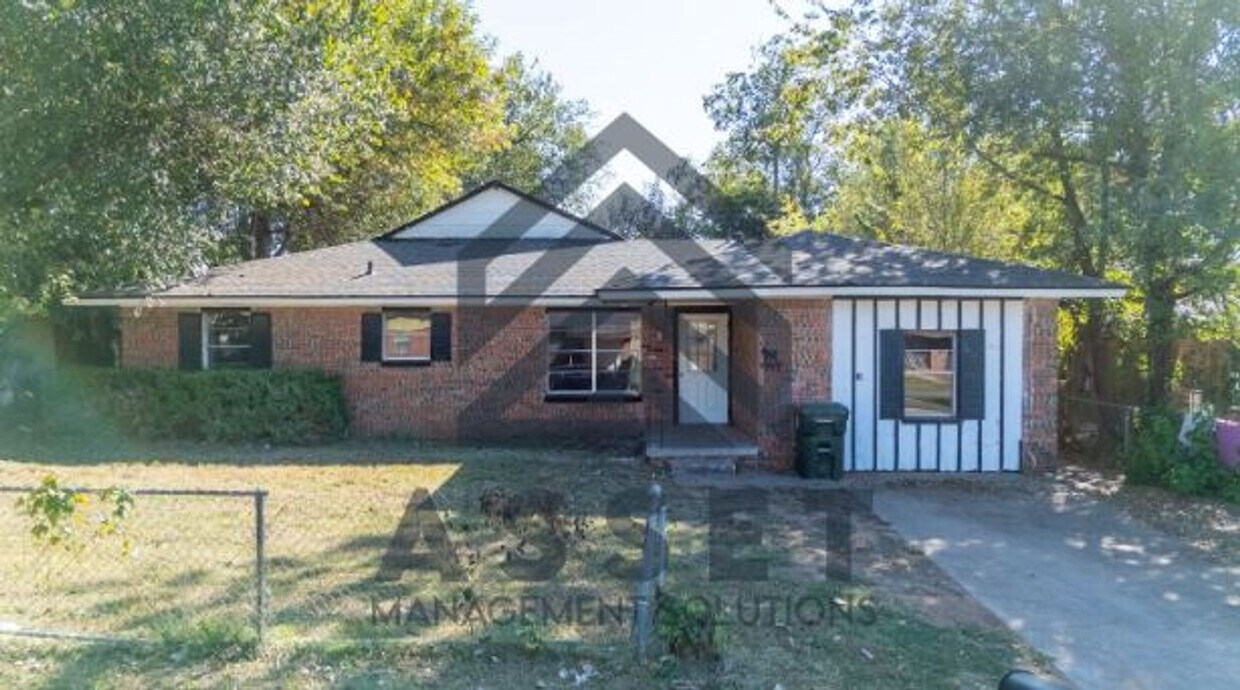 Primary Photo - 4 Bed Ready For Lease!