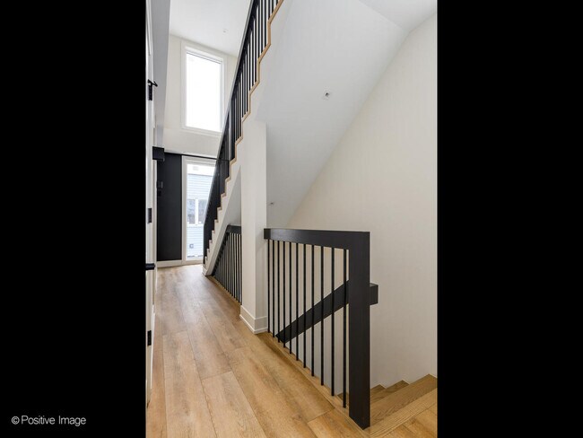 Foto del edificio - 4238 W Belmont Ave