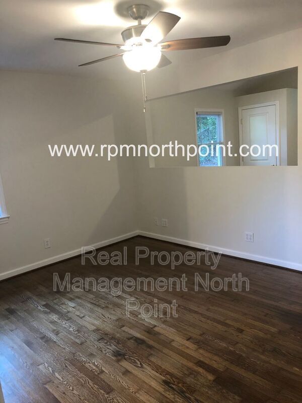 Building Photo - 1323 Christmas Ln NE