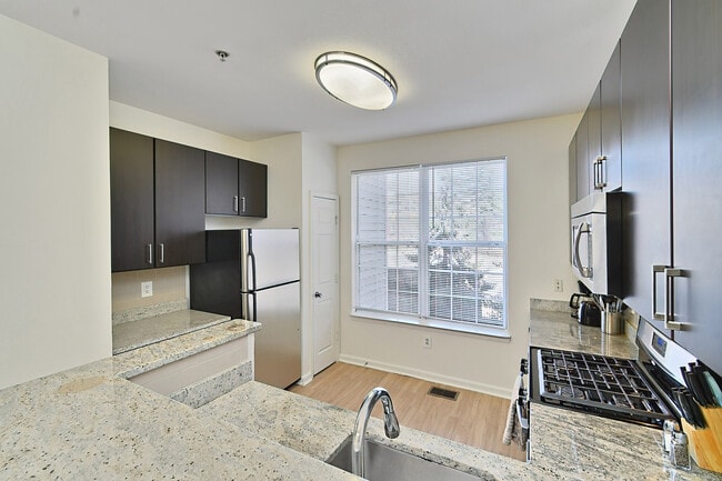 Building Photo - 1569 Onyx Dr