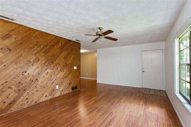 Building Photo - 5337 Hansel Ave