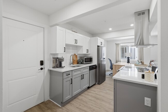 Building Photo - Heights at 61st Street