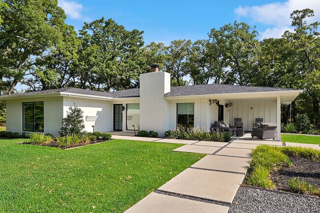 Foto del edificio - 8495 Turkey Creek Rd