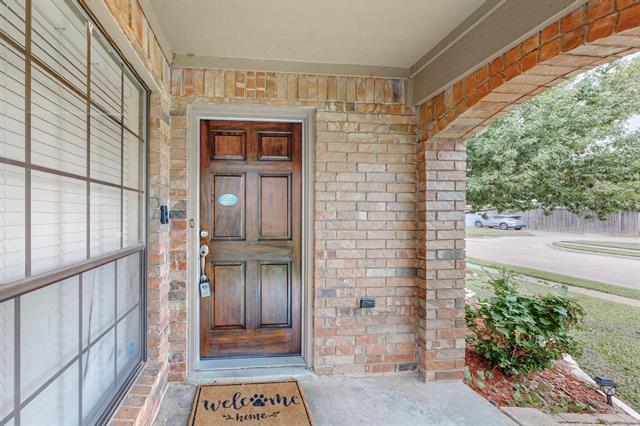 Foto del edificio - 719 Woodlake Dr