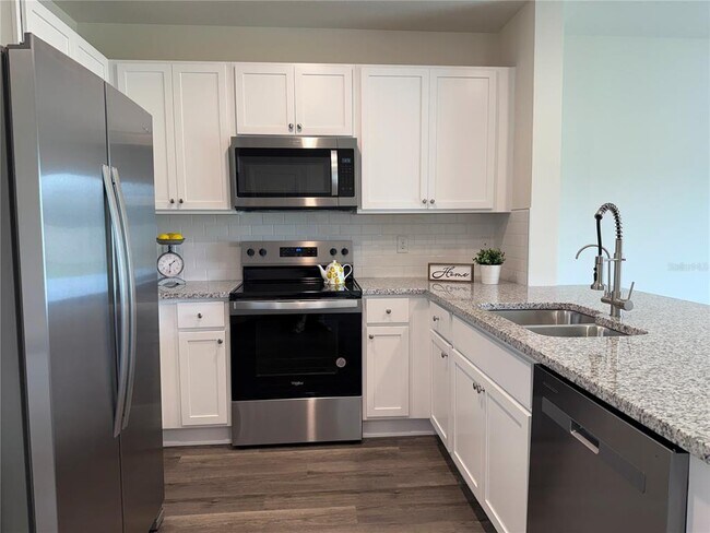 Building Photo - 1213 BALSAM Dr