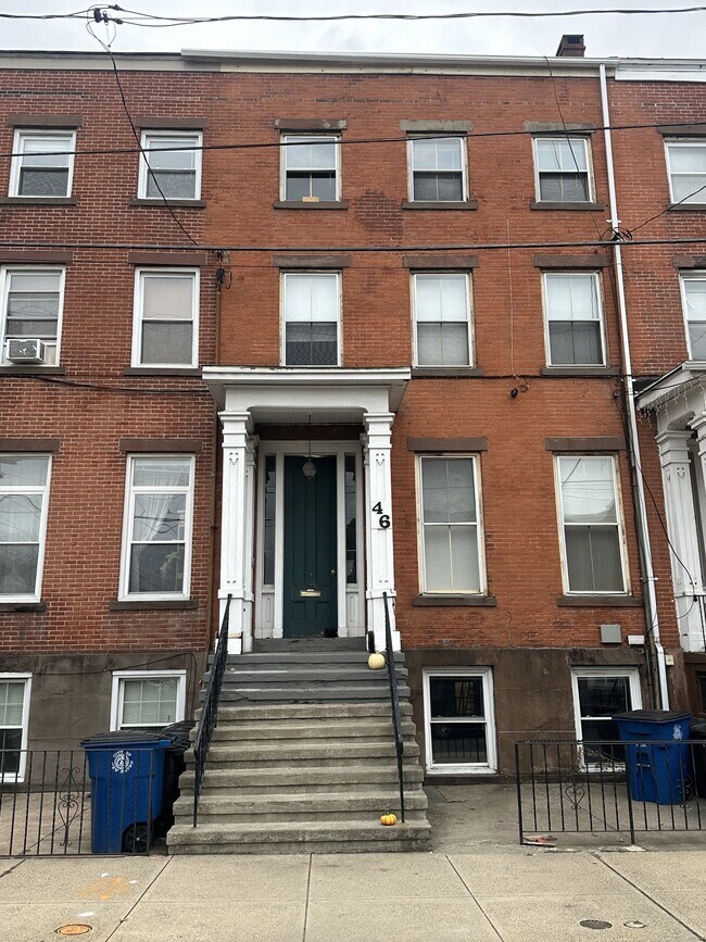 Building Photo - 46 Warren St