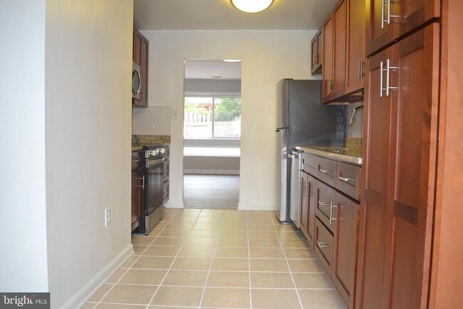 Building Photo - 11010 Hiram Ct