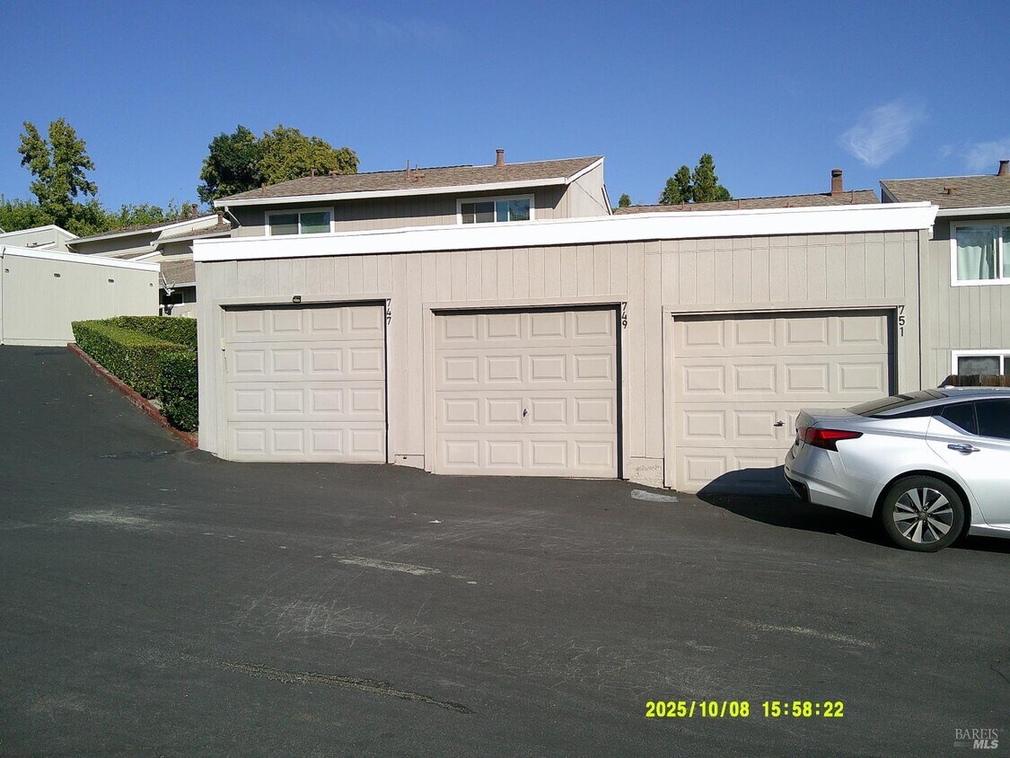 Foto principal - 749 Beelard Dr