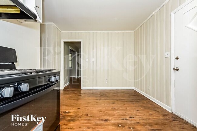 Building Photo - 4707 City View Dr