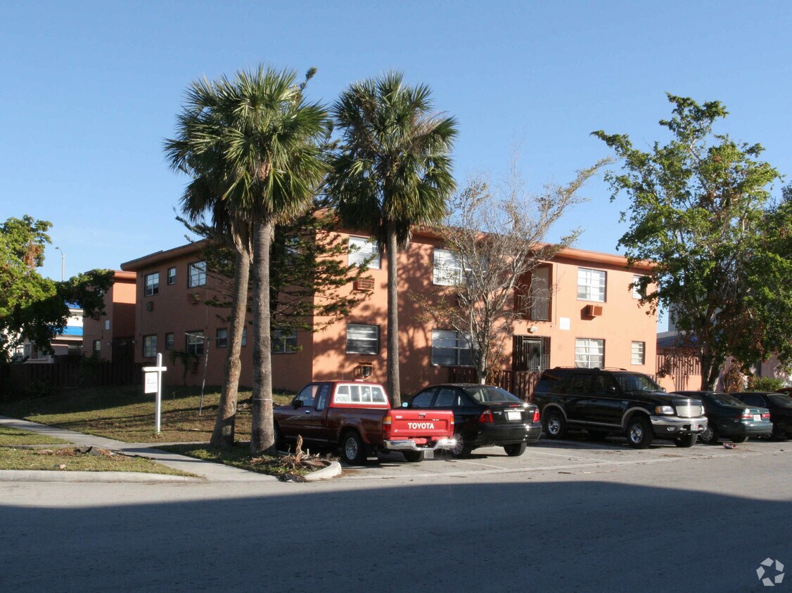 Building Photo - 16911 NE 21st Ave