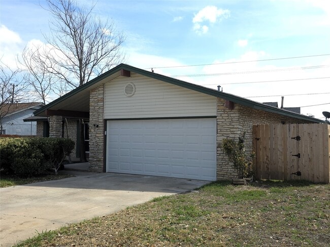 Building Photo - 12013 Grey Rock Ln