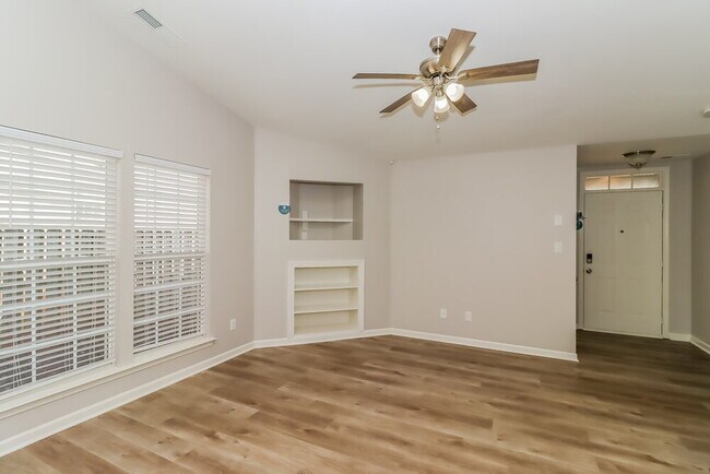 Building Photo - 3002 Salmon River Dr