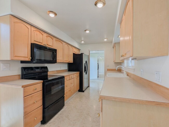 Building Photo - Move in ready 3 bed 2 bath rambler W/ new ...