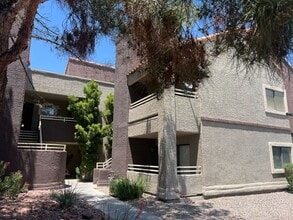 Building Photo - 5024 S Rainbow Blvd