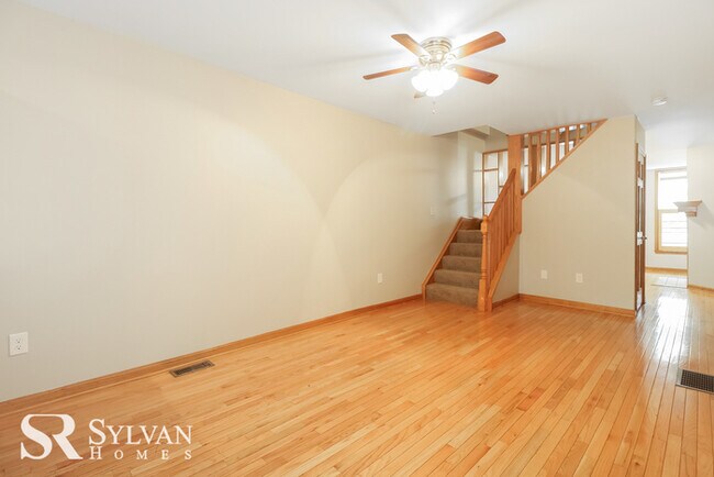 Building Photo - Charming 4BR 2.5BA brick townhome