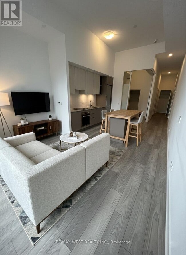 Building Photo - 120 Parliament St