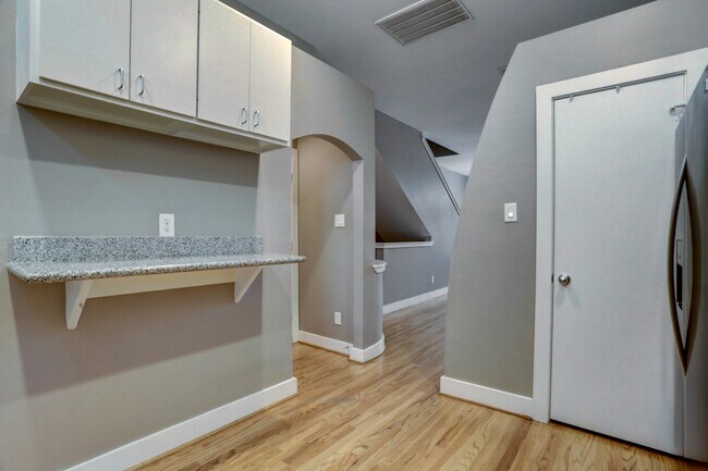 Foto del edificio - 7650 Springhill St