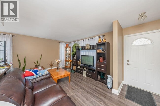 Building Photo - 751 Kemsley Dr