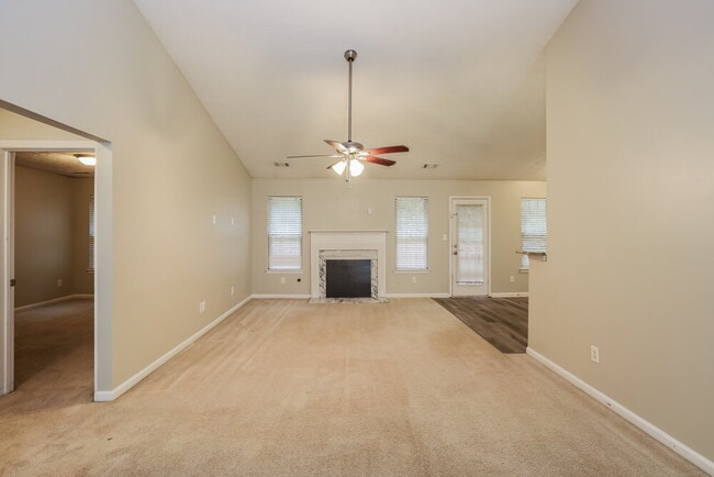 Building Photo - 909 Shadow Lake Dr