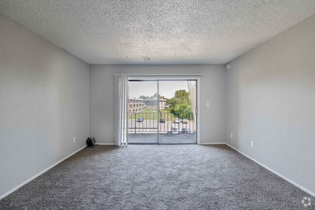 2BR, 1.5BA - 900SF - Living Room - Kingston Cove